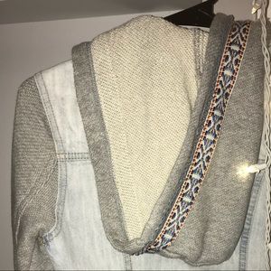 Sweatshirt, denim jacket